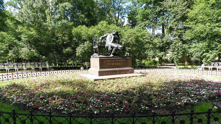 Bronze-bust-of-Pushkin-Alexander-Sergeevich