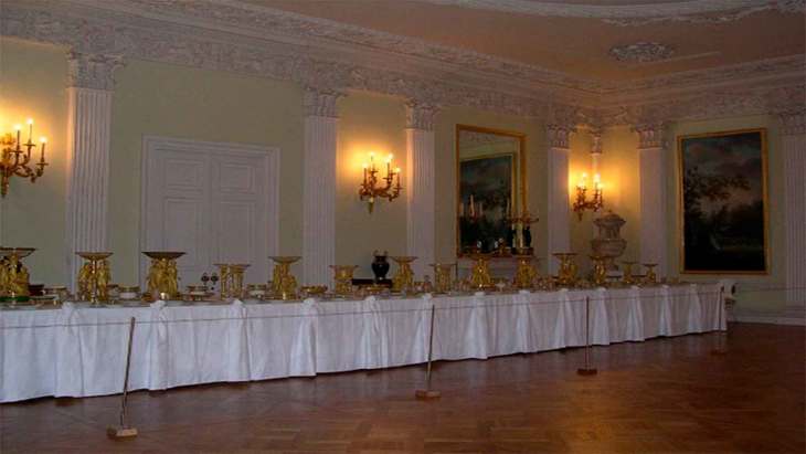 white-dining-room-of-the-Pavlovsk-Palace